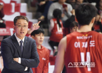 [포토] KGC 손규완 코치, 좀 더 힘을...!