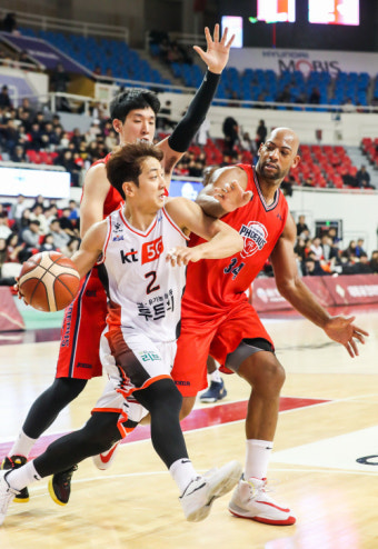 '허훈 13점' KT, 현대모비스 꺾고 단독 6위 도약