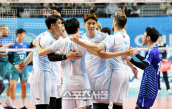 대한항공, 선두 우리카드에 3-1 승리…1~2위 승점 동률
