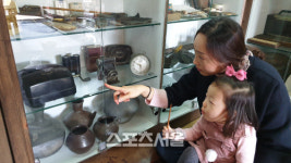 옥천 ‘그냥 찻집’.... 알고 보면 100년 넘은 유서 깊은 한옥 고택