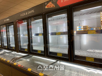 텅 빈 마트·식자재 사재기…전쟁터 방불케 하는 리버풀[현장메모]