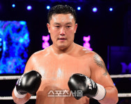 MAX FC 헤비급 챔피언 명승사자 명현만, 원챔피언십과 계약 맺어