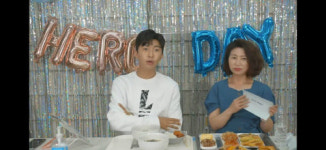 웅탄일 임영웅, 연예인이나 하던 걸.. 감동의 랜선생일파티...미모의 모친 깜짝 등장