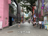 [르포] 코로나19에 매출 급감, 명동은 지금 재난 상황