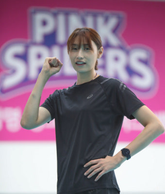 11년 만에 흥국생명 훈련장 복귀한 김연경 