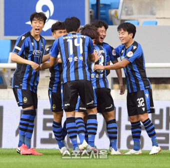 [포토]첫 승 노리는 인천, 지언학의 선제골로 전북에 전반전 1-0 리