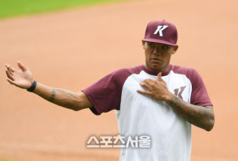 [포토]KBO리그 데뷔전 준비하는 키움의 러셀