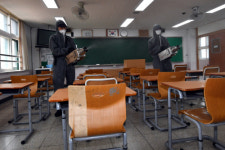 코로나19 확산세 주춤…신규확진 18명·38일만에 10명대로 감소