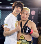 대한민국 태권도의 자존심 하운표, AFC 14에서 19살 어린 김한별을 물리쳐