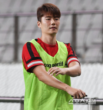 [포토] FC서울 기성용, 몸 좀...풀어볼까요?