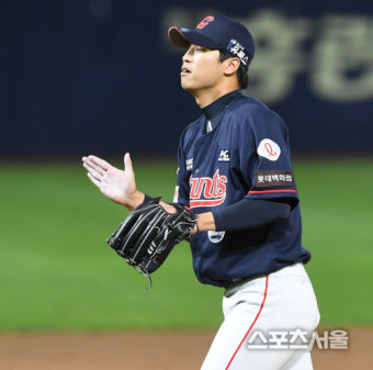 [포토] 롯데 구승민, 7회 위기...삼진으로 종료!
