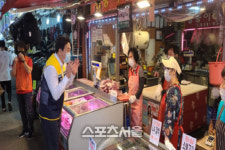 임병택 시흥시장, 추석 맞은 삼미 전통시장 상인과 소통...격려와 애로사항 청취