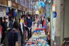 임병택 시흥시장, 추석 맞은 삼미 전통시장 상인과 소통...격려와 애로사항 청취