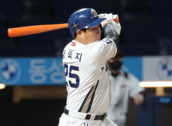 '양의지+김성욱 홈런' NC, 4-1로 삼성 꺾고 1위 굳건히
