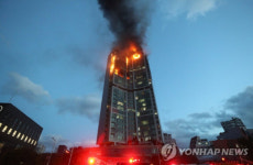 울산 주상복합 아파트 화재, 13시간째 타올라…입주민 88명 병원行
