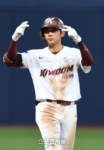 이정후, 연이어 2루타 기록하며 MLB 득점 포인트 선두 등극