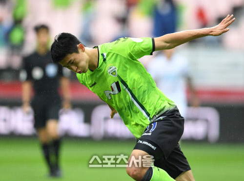 하나은행 K리그1 2024 23라운드, 김천 상무가 전북 현대에 4-0 대승!