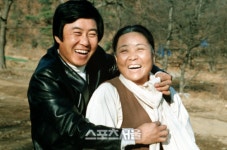 원로배우 강부자 