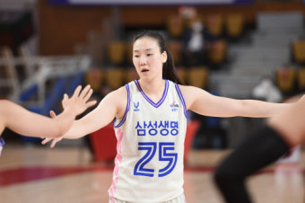 삼성생명, 배혜윤 앞세워 BNK썸 꺾고 공동 4위 도약