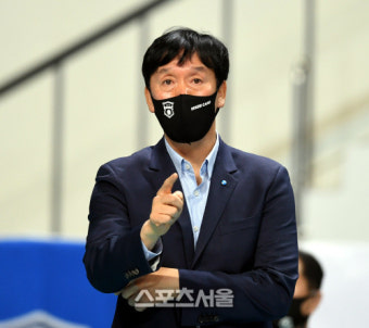 [포토] 작전지시하는 신영철 감독