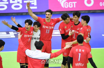 [포토]현대캐피탈 완파 한국전력, 4위 도약