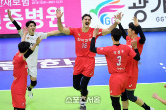 [포토]다시 연승 한국전력, 리그 4위로 도약