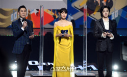 [포토]서가대 MC 신동엽-최수영-김희철, 칸막이를 사이에 두고...