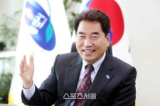 용인시,온라인 행정시스템 구축...백군기 시장 자가격리