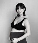 나비, D라인 공개 임신 25주...배가 찢어질 듯 아파[★SNS]