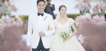 새신랑 이필립, 눈에서 꿀이 뚝뚝. 박현선 초호화 결혼식 현장[SNS]