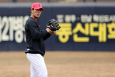 KIA 이의리, '봉타나' 봉중근 위원 눈에도 번쩍 뛴 원석[SS캠프]