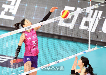 [포토]흥국생명 김연경, 가볍게 득점!