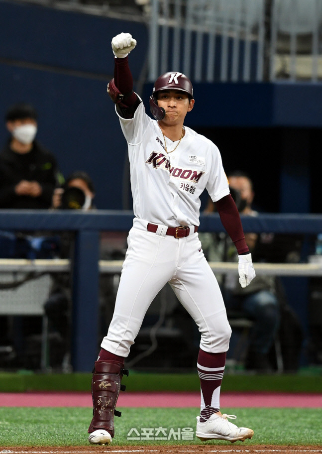 이정후, MLB 경기서 눈부신 3루타 활약…그러나 자이언츠, 다저스에 패배