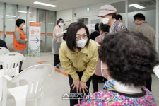 성남시, 수정·중원 예방접종센터서 75세 이상 백신 접종 시작