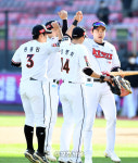 [포토]KIA에 스윕승 KT, 4연승이다!
