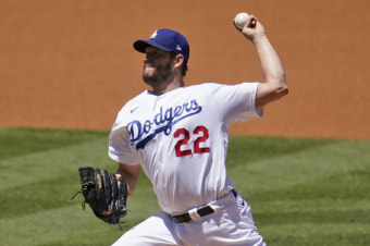 다저스 리빙 레전드 커쇼 MLB 데뷔 이래 최소 이닝 피칭 수모