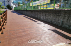 용인시, 효자초 교문 옆 성복천 진입 경사로 폭 2m→5m 확장