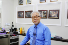가위와 함께 해온 56년 남성헤어 디자이너, 바버샵 대중화에 힘써