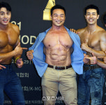 K-모델 어워즈를 빛내는 국가대표 보디빌더 최재덕, 피트니스가 발전의 한 축이 돼 너무 기쁘다