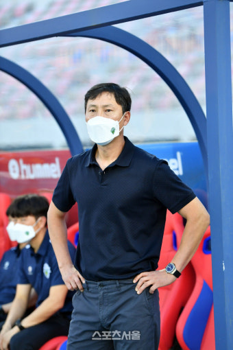 수원FC전 지휘하는 전북현대 김상식 감독[포토]