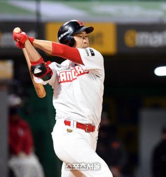 '최주환 연타석 홈런+폰트 에이스 모드' SSG, KIA 꺾고 6연패 탈출