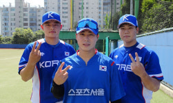 [SS포토]한국 마운드를 책임질 유망주 삼총사, 문동주-박동수-조원태