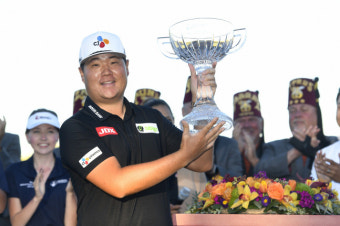 6위에서 1위로... 임성재, 버디 9개를 몰아치며 슈라이너스 칠드런스 오픈에서 역전우승!