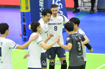 KGC인삼공사, 4연승 질주…우리카드는 한국전력 꺾고 시즌 3승째