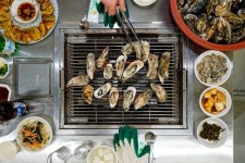 [스포츠서울 고객신뢰도대상: 바다향]천북굴단지에서 맛볼 수 있는 정갈한 굴구이와 굴찜 한 상
