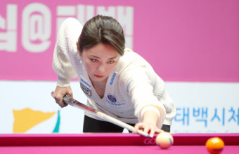 '당구여제' 김가영 16강행…설욕+베스트 퍼포먼스상 '두 마리토끼' 잡았다 [에버콜라겐 챔피언십]