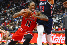 시카고 불스 드마 드로잔 NBA 사상 첫 백투백 버저비터 성공