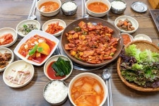 [스포츠서울 고객신뢰도대상: 이가네참좋은집밥] 경기도 평택 공장 단지에 자리잡은 집밥