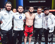 ‘하빕, UFC에 복귀?’ 10연승의 ‘절친’ 마카체프, 하빕에게 웰터급 진출 권유해