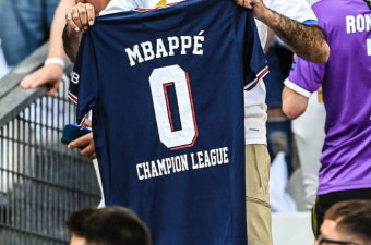 우승 절대 못할걸?...레알 팬, 음바페 'UCL 0' 유니폼 불태웠다